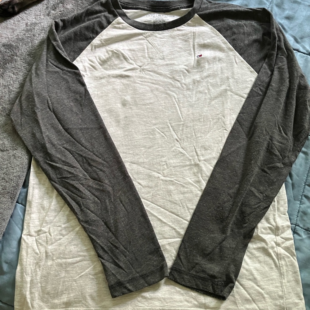 Tommy Hilfigure grey long sleeve shirt